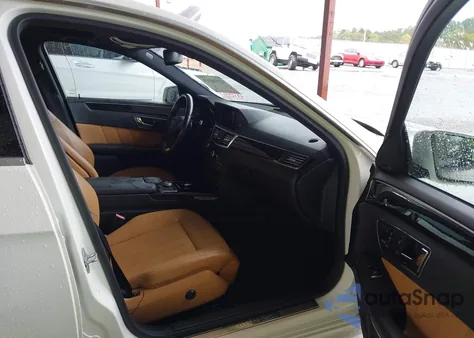 2010 Mercedes-Benz E 550 4Matic z USA, uszkodzony, nr VIN WDDHF9AB8AA234474